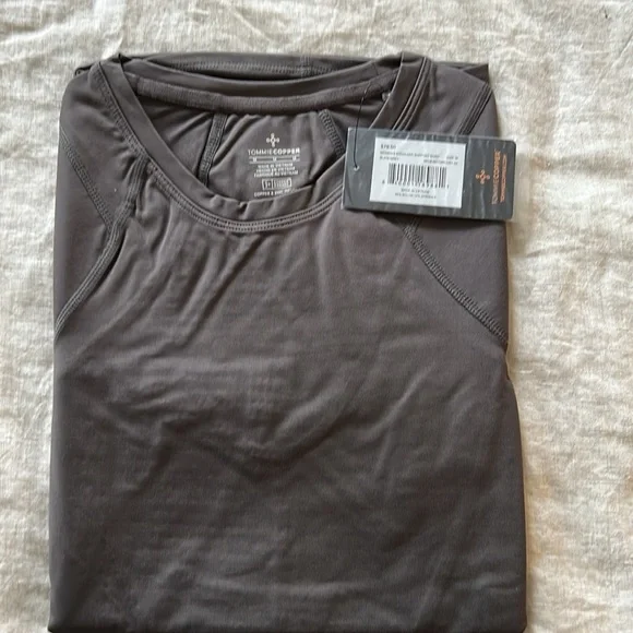Tommy Copper Woman’s Shoulder Support Shirt - Picture 3 of 7